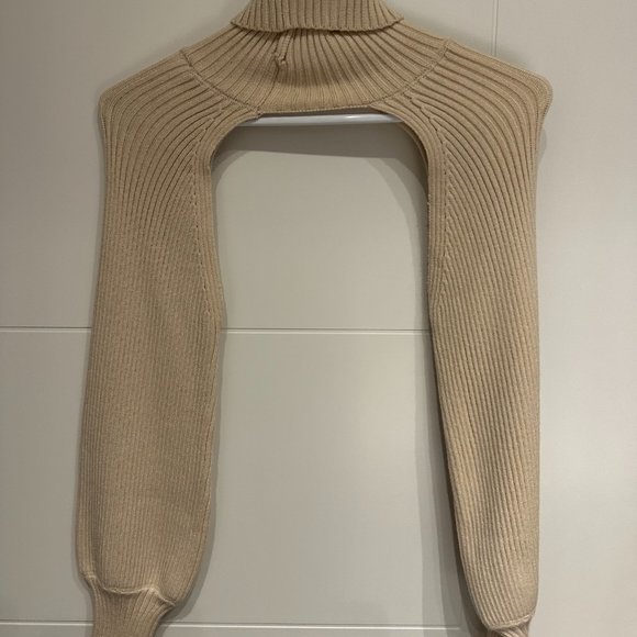 Super Cropped Cream Turtleneck Sweater - Picture 3 of 4